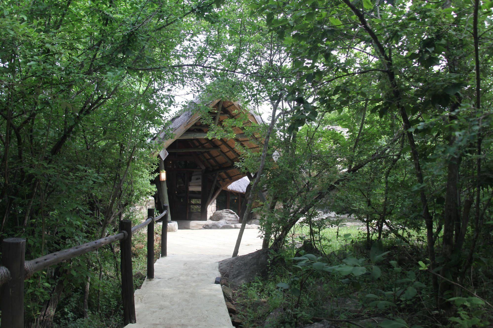 Serena Mivumo River Lodge Mkalinzu 外观 照片