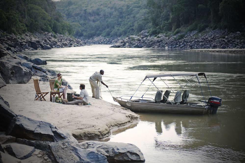 Serena Mivumo River Lodge Mkalinzu 外观 照片